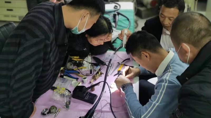 在選擇醫(yī)用耗材時，應(yīng)綜合考慮以下因素：